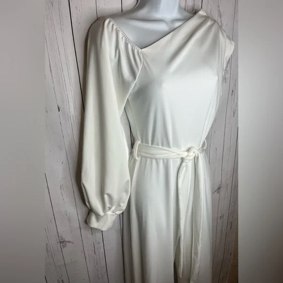 NEW Stylish White Jumpsuit Women’s Medium Asymmetrical Top Fabric Belt - Picture 4 of 8